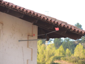 Dachowy odstraszacz ptaków Wir 02. Odstraszacz zabezpieczający kominy, dachy, rynny, kalenice, stropy dachowe.