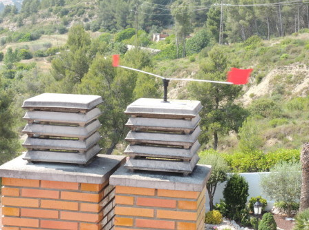 Dachowy odstraszacz ptaków Wir 02. Odstraszacz zabezpieczający kominy, dachy, rynny, kalenice, stropy dachowe.
